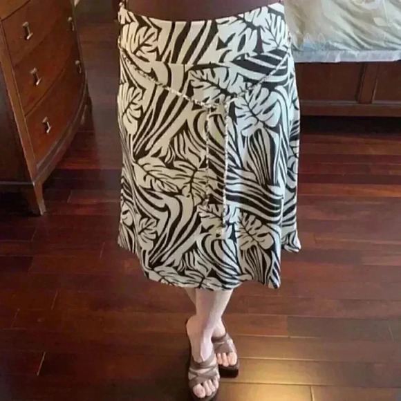 Dynamite A-Line Skirt Cream & Brown Palm Print Flowy Size 2 - Picture 10 of 15